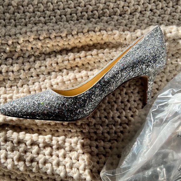 Ann Taylor Eryn Silver Glitter Kitten Heel Pump, Size 7 - Picture 5 of 11